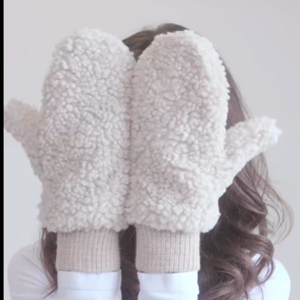 C'est Moi Teddy Mittens