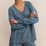 V-Neck Modern Weekender