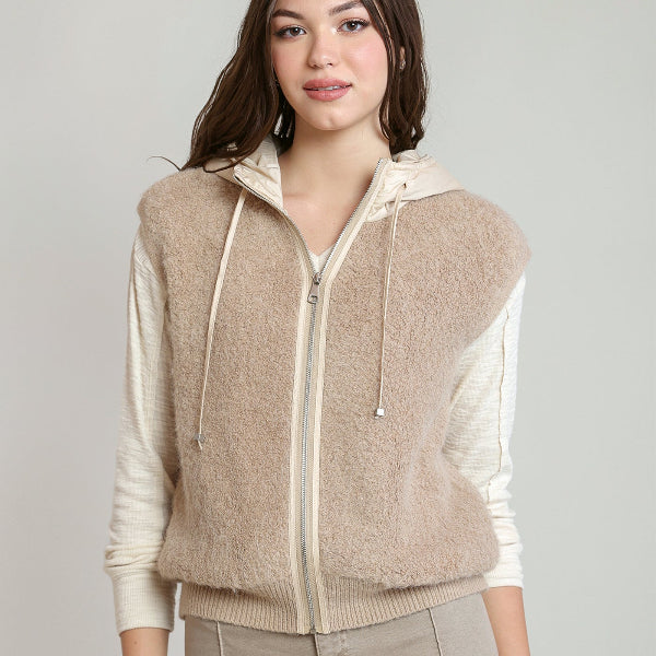Benni Hooded Boucle Vest