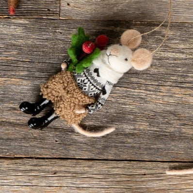Winterberry Willa Mouse